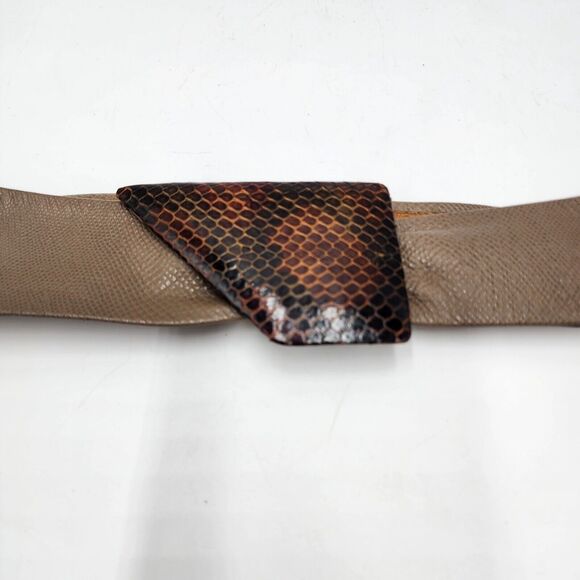 Vintage 80's DAME Beige Leather Ornate Snake Skin Buckle Waist Belt Fit To 29.5" - Picture 2 of 5